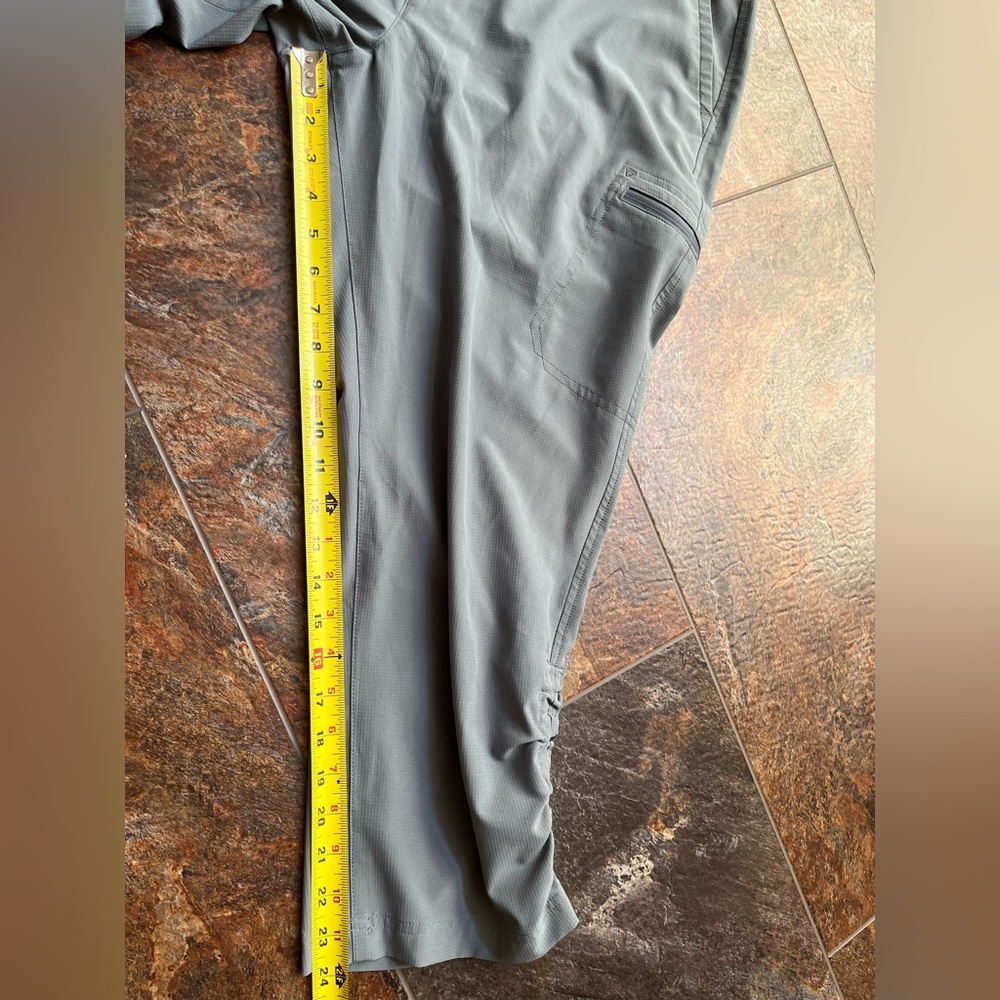 Women’s Eddie Bauer gray rip stop crop capri cargo hiking trail pant. Size 14 - Picture 14 of 16